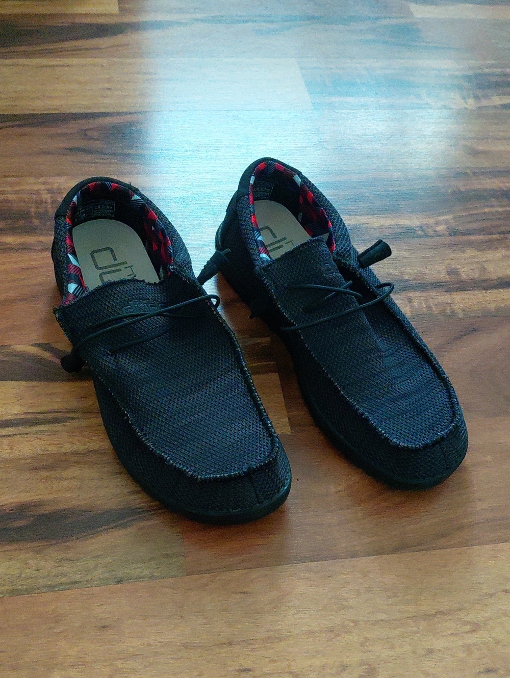 Hey Dude Wally Sox Jet Black Men’s Black Slip-On Shoes Red White Accent Sz 10